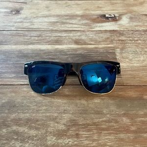 Costa Pawley Sunglasses

Polarized Sunglasses